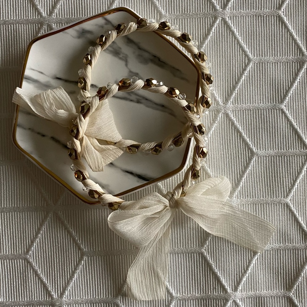 Ribbon wrapped jewel bangle set